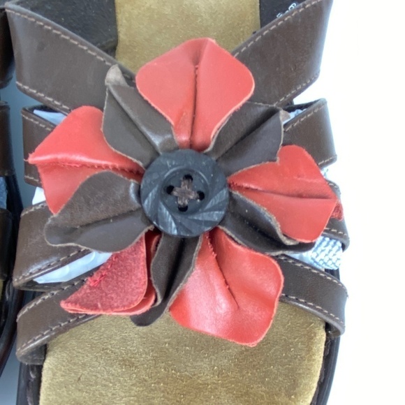 Clarks Bendables Lena Admire Sandals Slides Sz 11M Brown Leather Flower Detail - Picture 5 of 8
